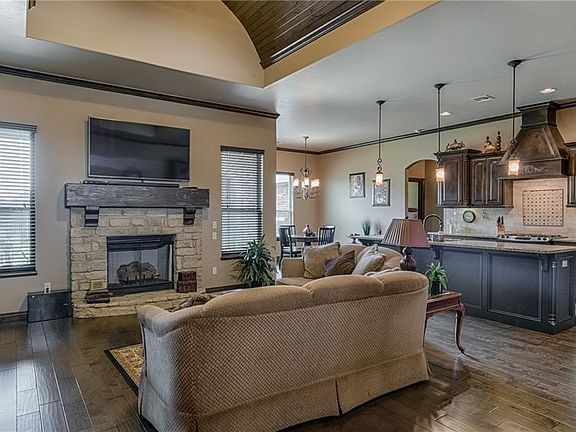 4th image of 4008 Cedar Pass Dr