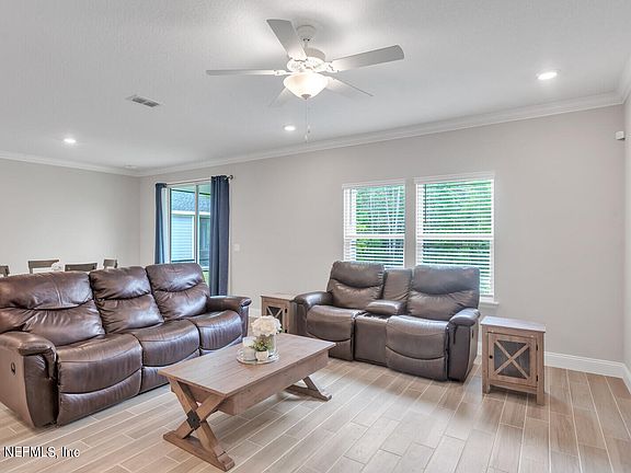 5th image of 562 STILLWATER Boulevard