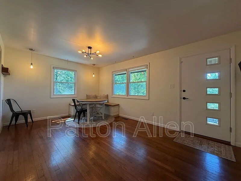 3 bed, 2.0 bath, 1603 sqft, $2,395 — Photo 2