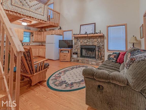 3rd image of 165 Wild Ridge Rd