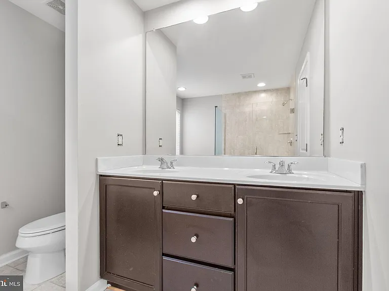 930 Forsythia Ln — Photo 37