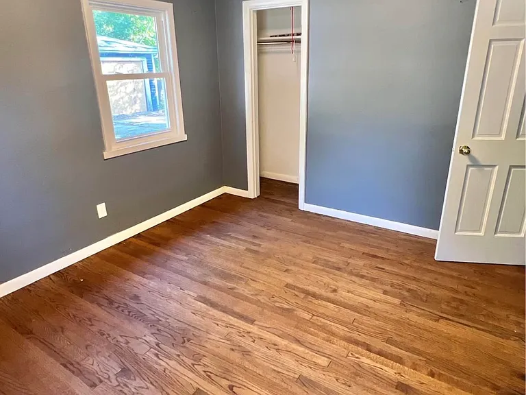 511 Royal Ave — Photo 6