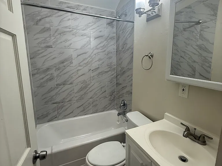 134 E Concordia Ave #B — Photo 9