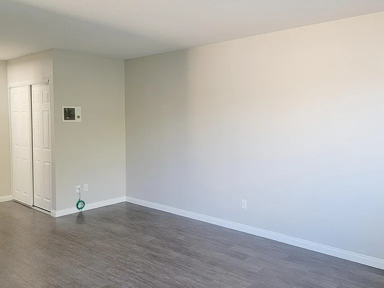 715 B St #14 — Photo 9