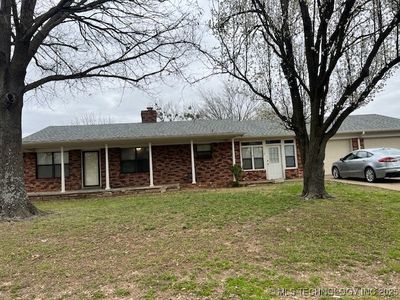 201 E Choctaw St, Henryetta, OK, 74437