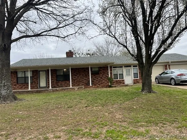 201 E Choctaw St, Henryetta, OK 74437