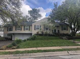 10246 Saint Anthony Ln, Saint Ann, MO 63074