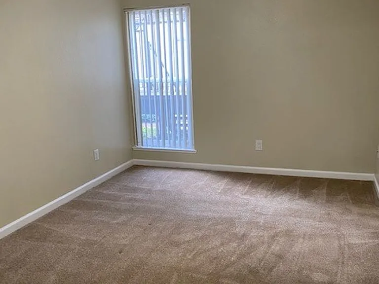Carmel Woods Apartments — Photo 36