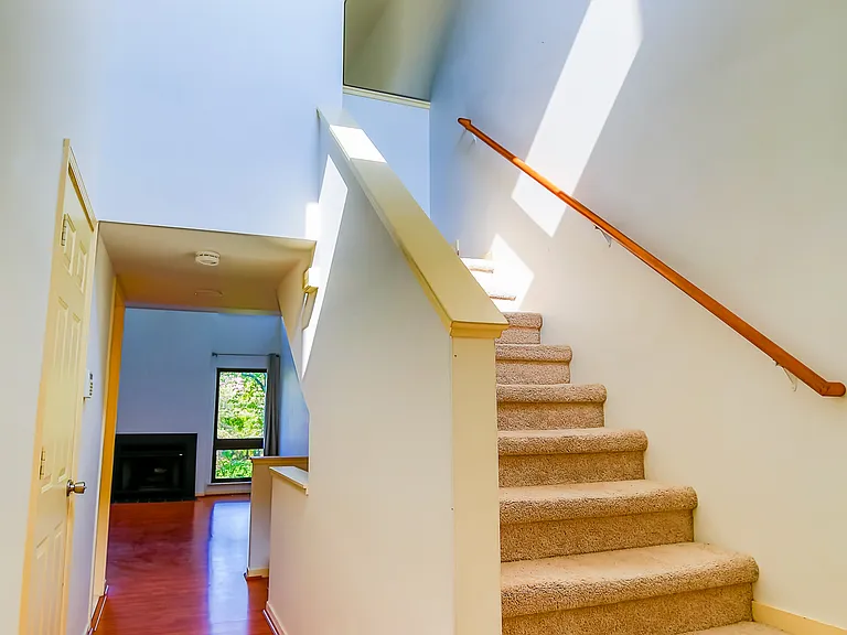 716 Eton Ct — Photo 18