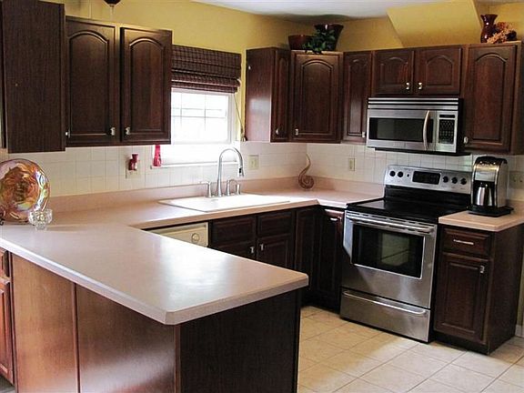 2nd image of 548 Blue Jay Dr