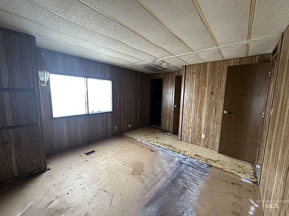 4th image of 916 Victoria Ave