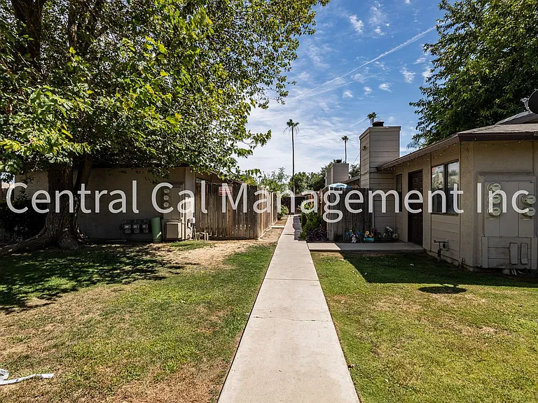 1913 Wilson Rd — Photo 1
