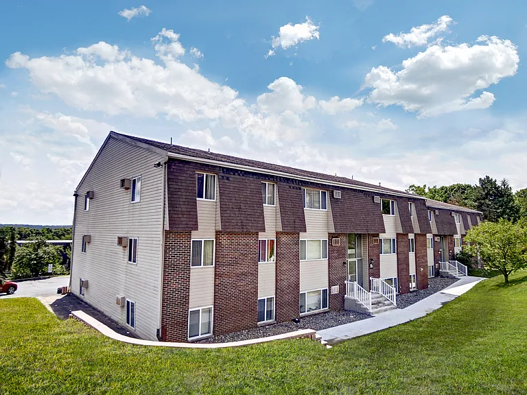 Highland Club Apartments — Photo 7