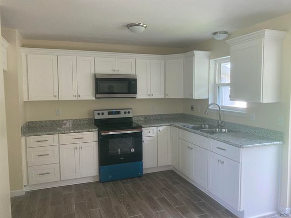 2nd image of 419 Linda Ann Ave