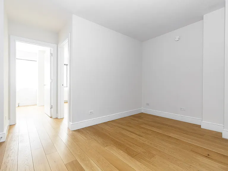 230 E 44th St #6J — Photo 4