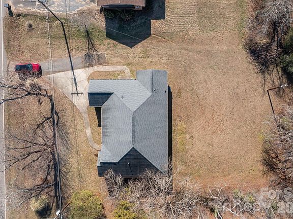 3rd image of 249 Shumaker Dr