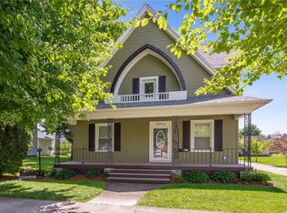 812 E 4th St #24083275, Vinton, IA 52349