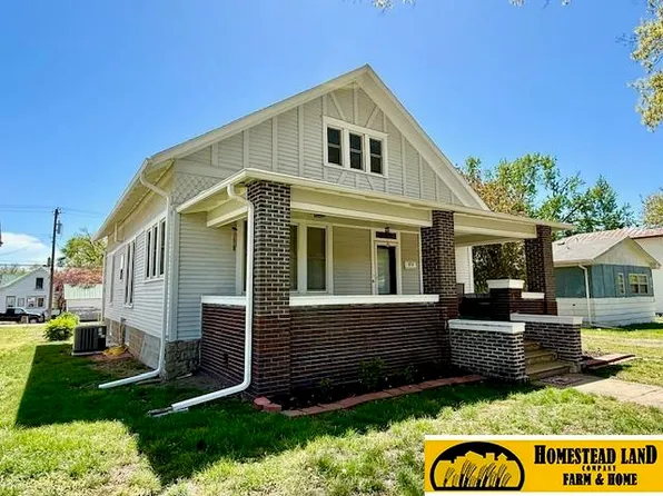 814 5th St, Fairbury, NE 68352
