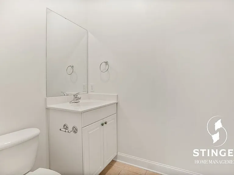 828B E Paris Ave — Photo 19