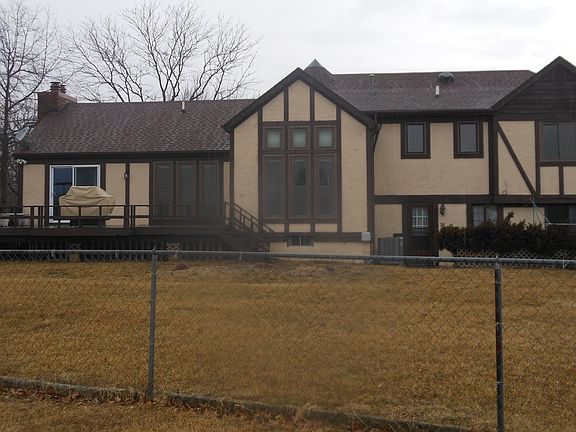 4th image of 935 E John St