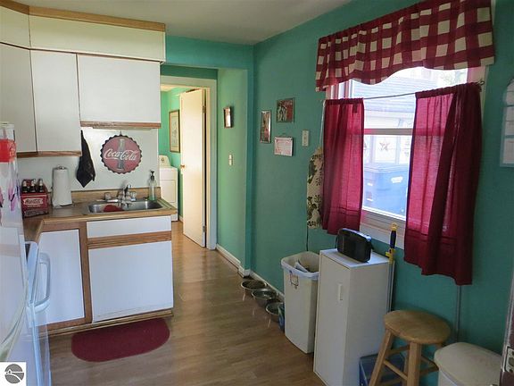 3rd image of 1844 N Chippewa Trl
