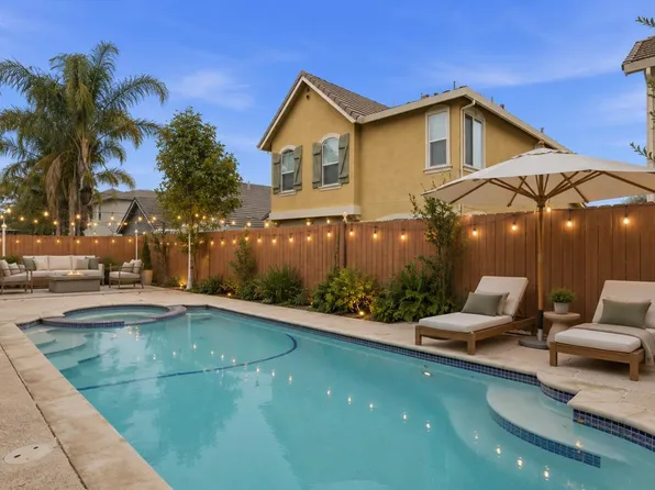 2271 Robert Gabriel Dr, Tracy, CA 95377