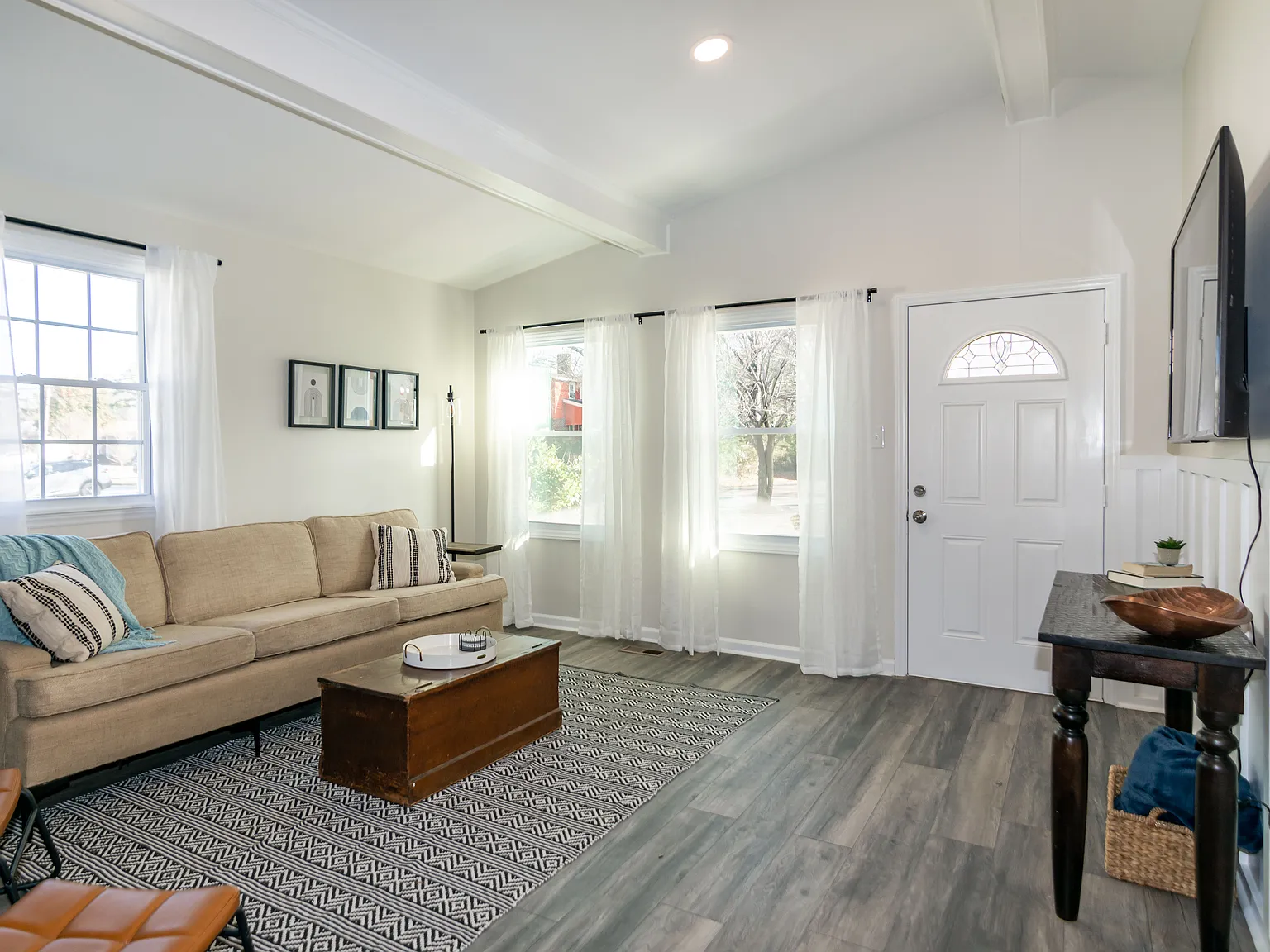 605 Delany Dr — Photo 3