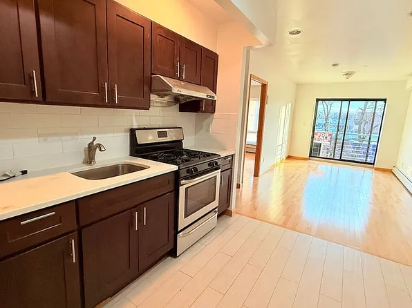 913 60th St, Brooklyn, NY 11219