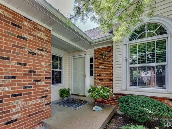 7366 Westover Colonial Ln, Saint Louis, MO 63119