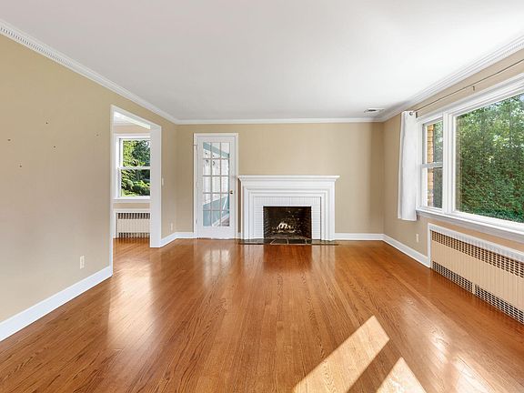 2nd image of 8 Catalpa Rd