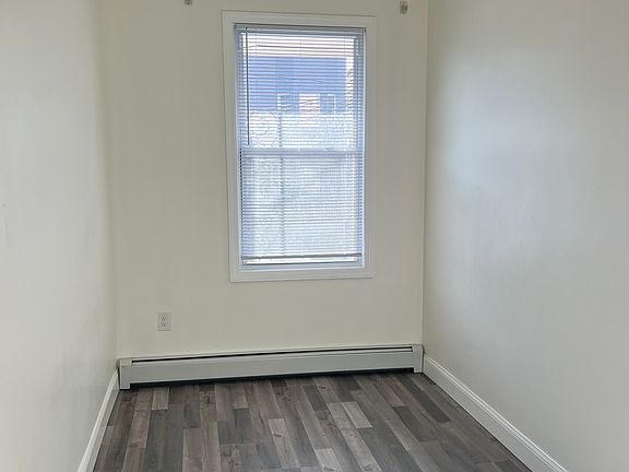 3rd image of 129 W 27th St APT 1