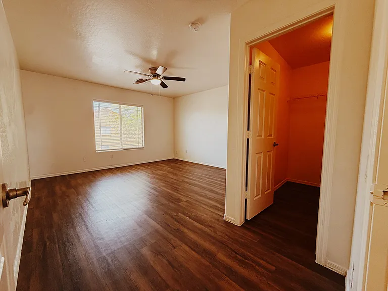 906 S 118th Ln — Photo 24