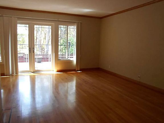 4th image of 3916 Fernwood St