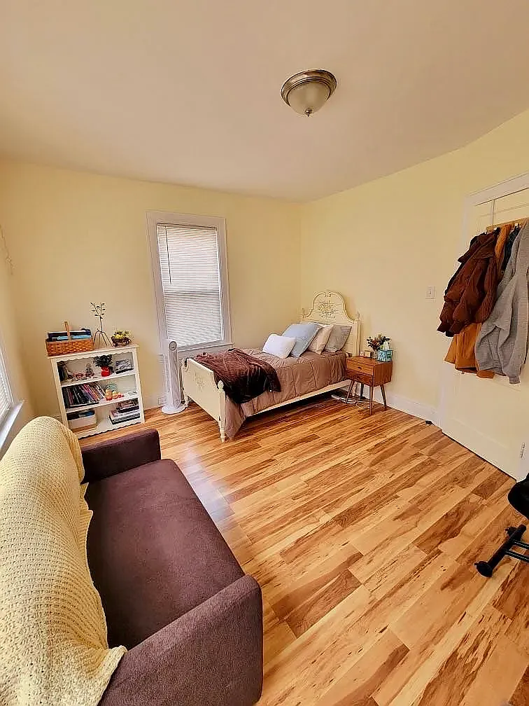 Studio, $2,000 — Photo 1