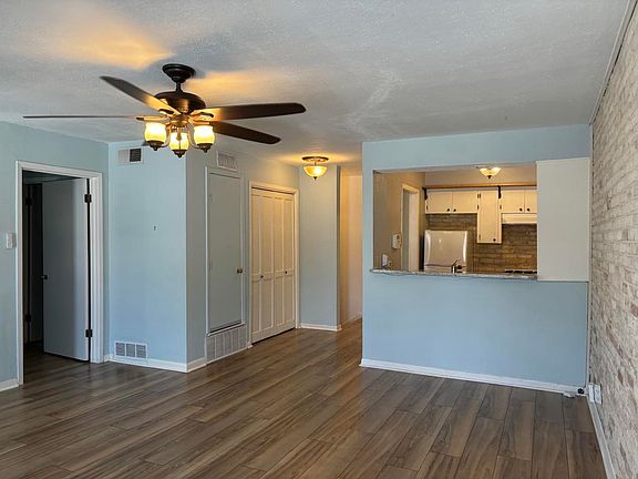 Living/Dining/Breakfast Bar, Digital Thermostat, Gas Heater/Electric AC Unit