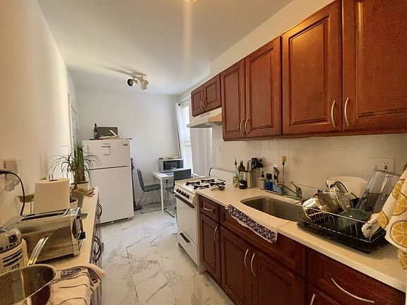 4th image of 24 Sidlaw Rd APT 16