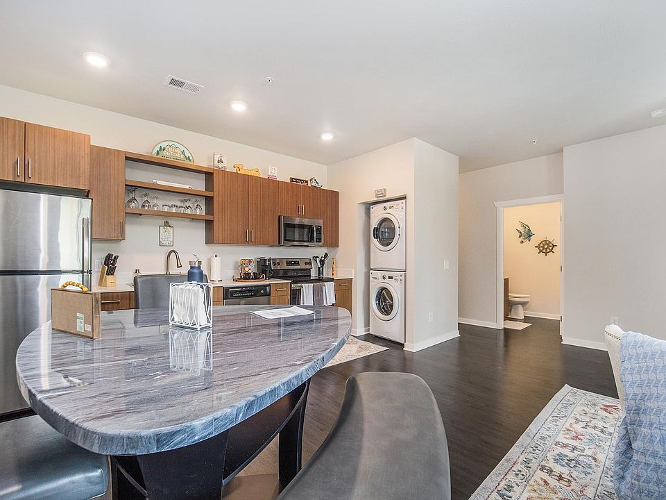 1st image of 630 S Garfield Ave #302