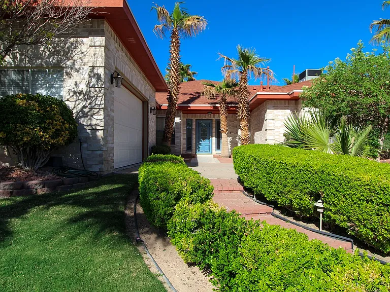 2081 Paseo Del Prado Dr — Photo 1