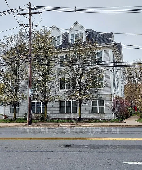 103 Elliott St #3