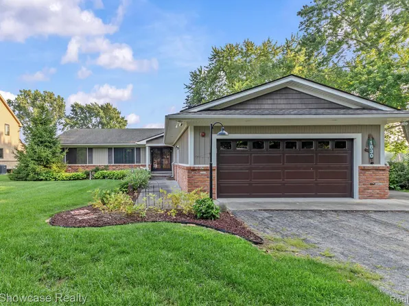 1830 Majon Dr, Highland, MI 48356
