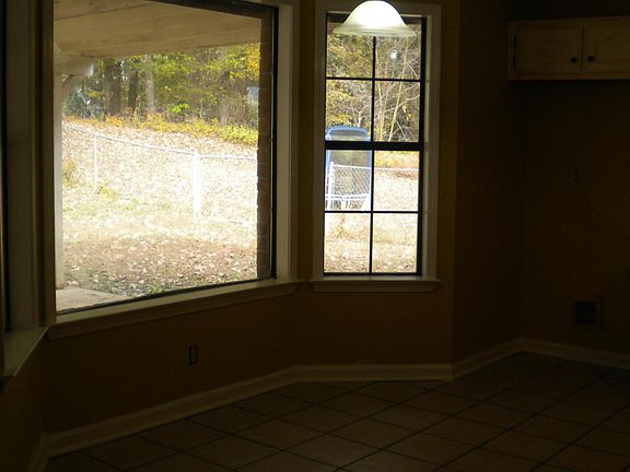 4th image of 7195 Broken Hickory Dr
