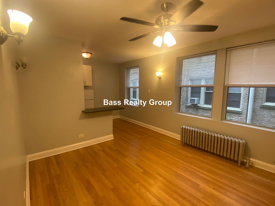 1st image of 1369 W Greenleaf Ave #108