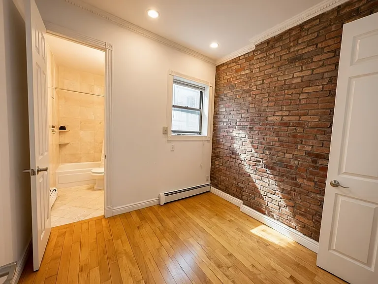 212 E 29th St #4 — Photo 2