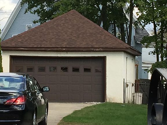5th image of 2430 Bayswater Ave