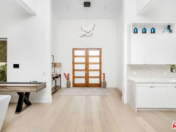 22931 Dolorosa St, Woodland Hills, CA 91367