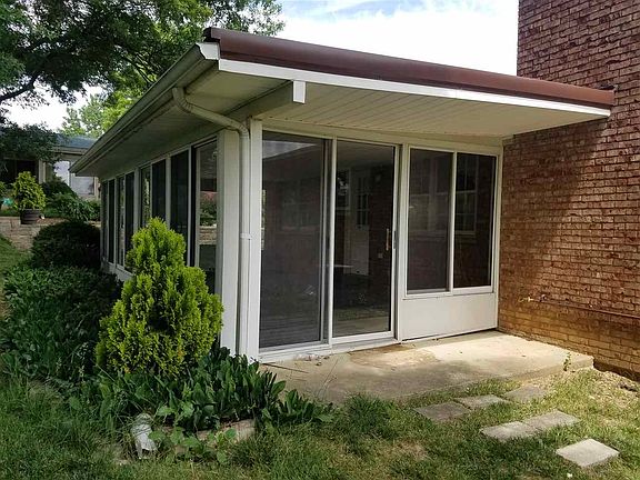 3rd image of 1725 Monticello Dr
