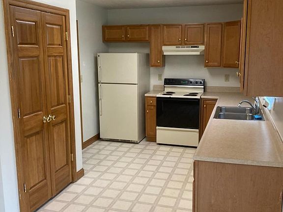 2nd image of 2728 Fairview Ct