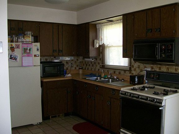 3rd image of 17143 Coventry Ln