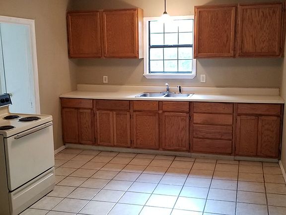 4th image of 608 S 6th St