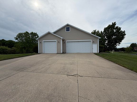 2nd image of 7809 Golf Meadows Dr SE